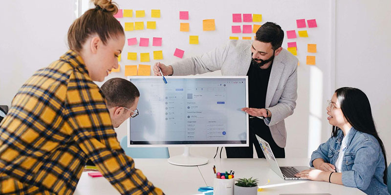 動画制作の企画会議