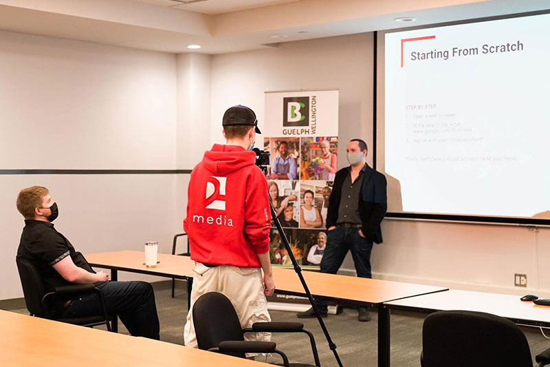 YouTubeにアップロードされている動画を社内研修に使うことは可能